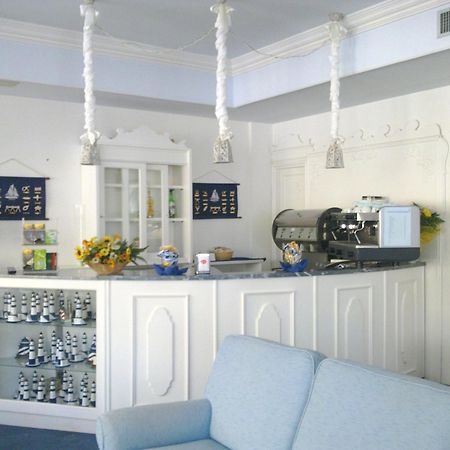 Hotel Maremonti Габиче Маре Ресторант снимка