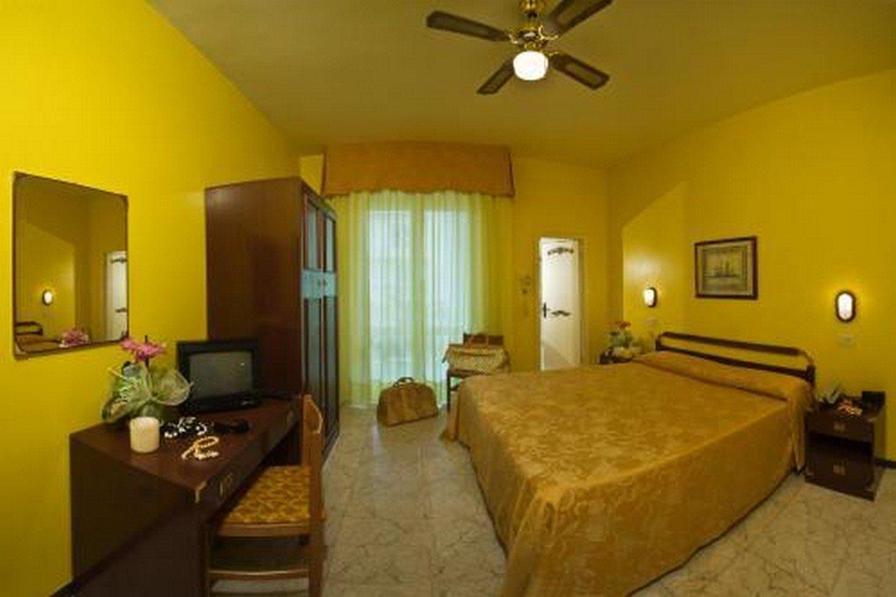 Hotel Maremonti Габиче Маре Стая снимка