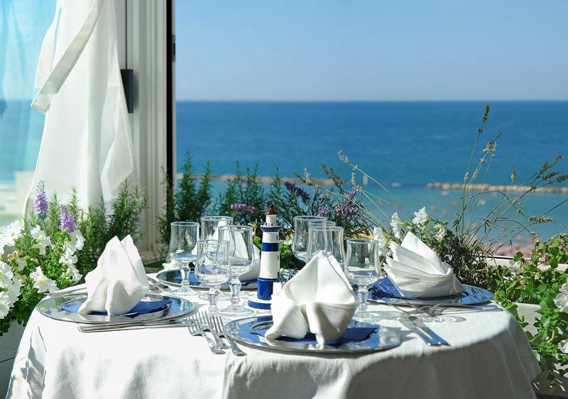 Hotel Maremonti Габиче Маре Ресторант снимка