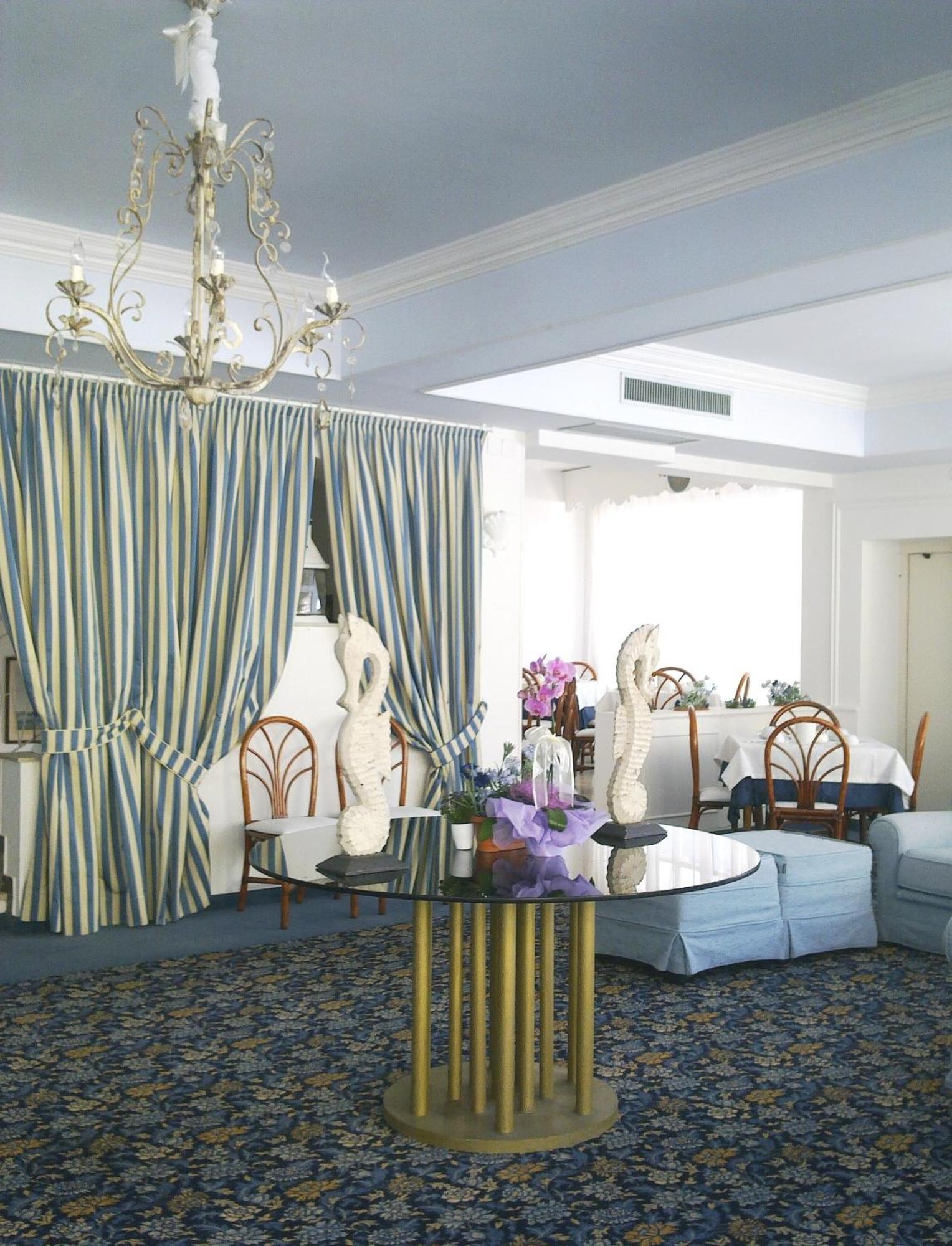 Hotel Maremonti Габиче Маре Интериор снимка