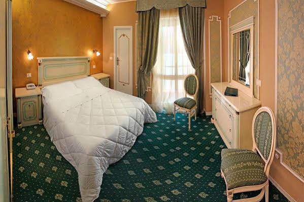 Hotel Maremonti Габиче Маре Екстериор снимка